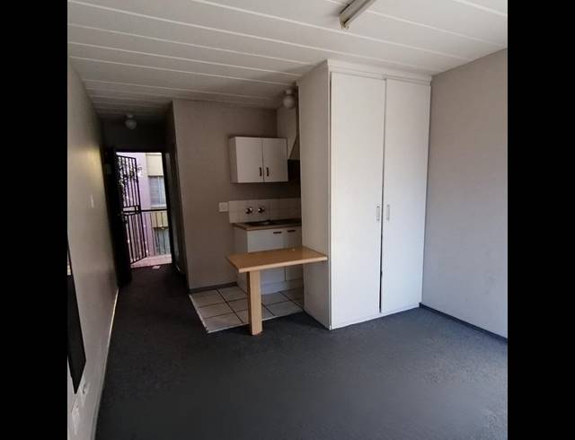 1 BEDROOM PROPERTY TO RENT IN DIE BULT